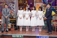 左からヒロミ、松村沙友理、白石麻衣、生田絵梨花、秋元真夏、フットボールアワー後藤。(c)日本テレビ