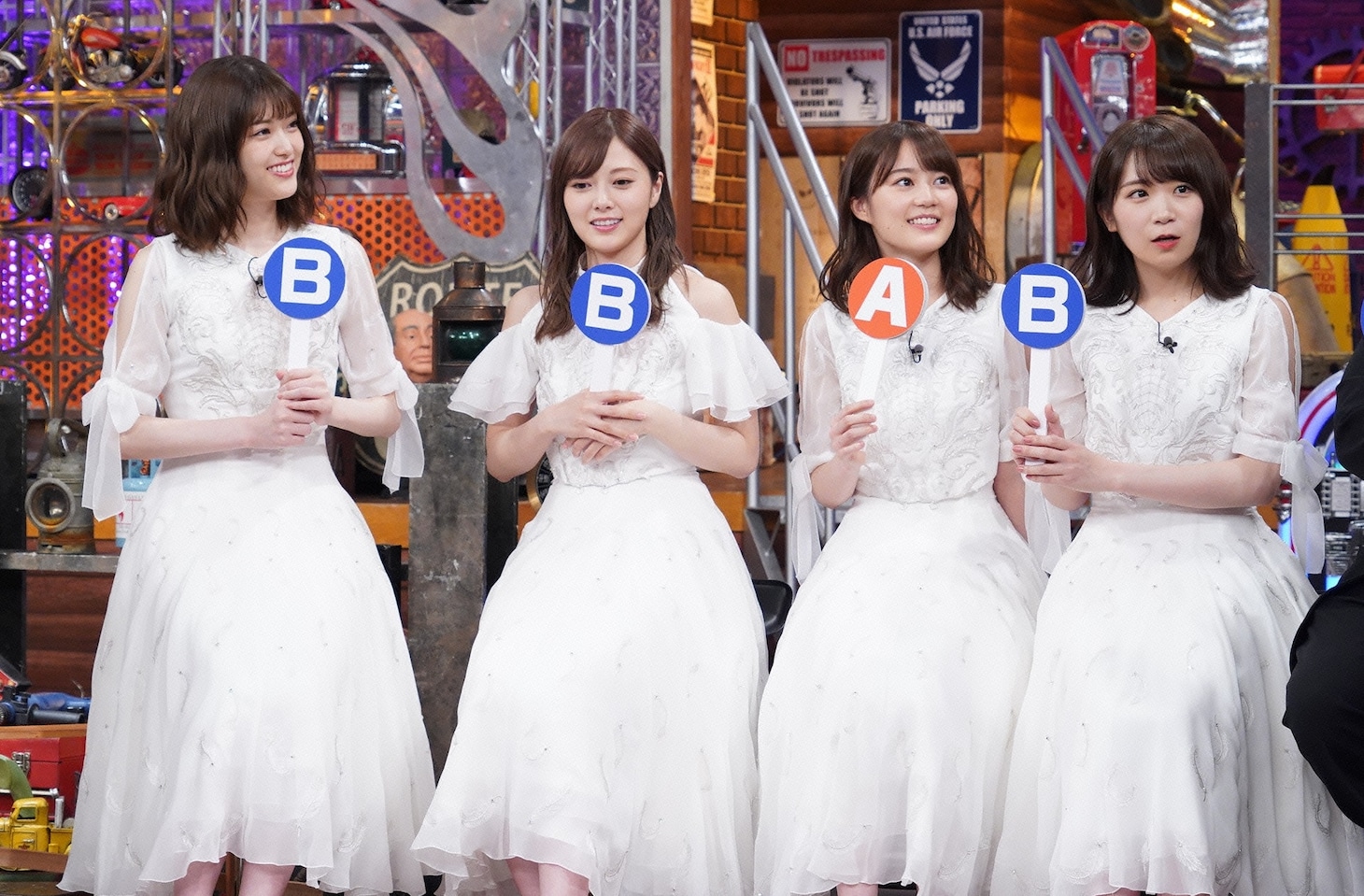 左から松村沙友理、白石麻衣、生田絵梨花、秋元真夏。(c)日本テレビ