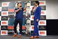 自信満々にワールドカップの予想をする和牛・水田（左）。