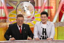 「行けるトコまで接近中」MCのサンドウィッチマン。(c)テレビ朝日