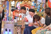 大笑いする森三中・大島。(c)読売テレビ