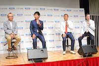 左から佐瀬寿一、U字工事、高田文夫。