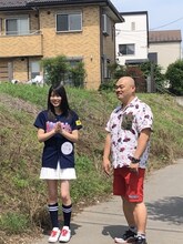 左から吉川七瀬、安田大サーカス・クロちゃん。