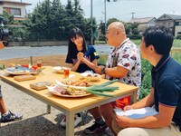 ロケ中の様子。