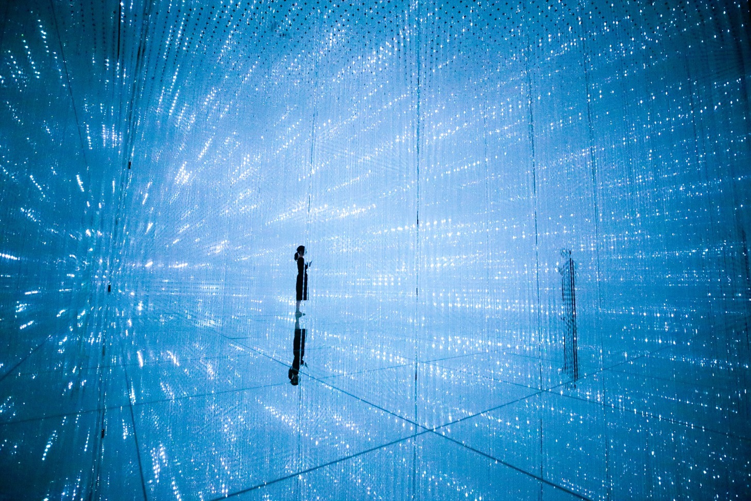 「The Infinite Crystal Universe」