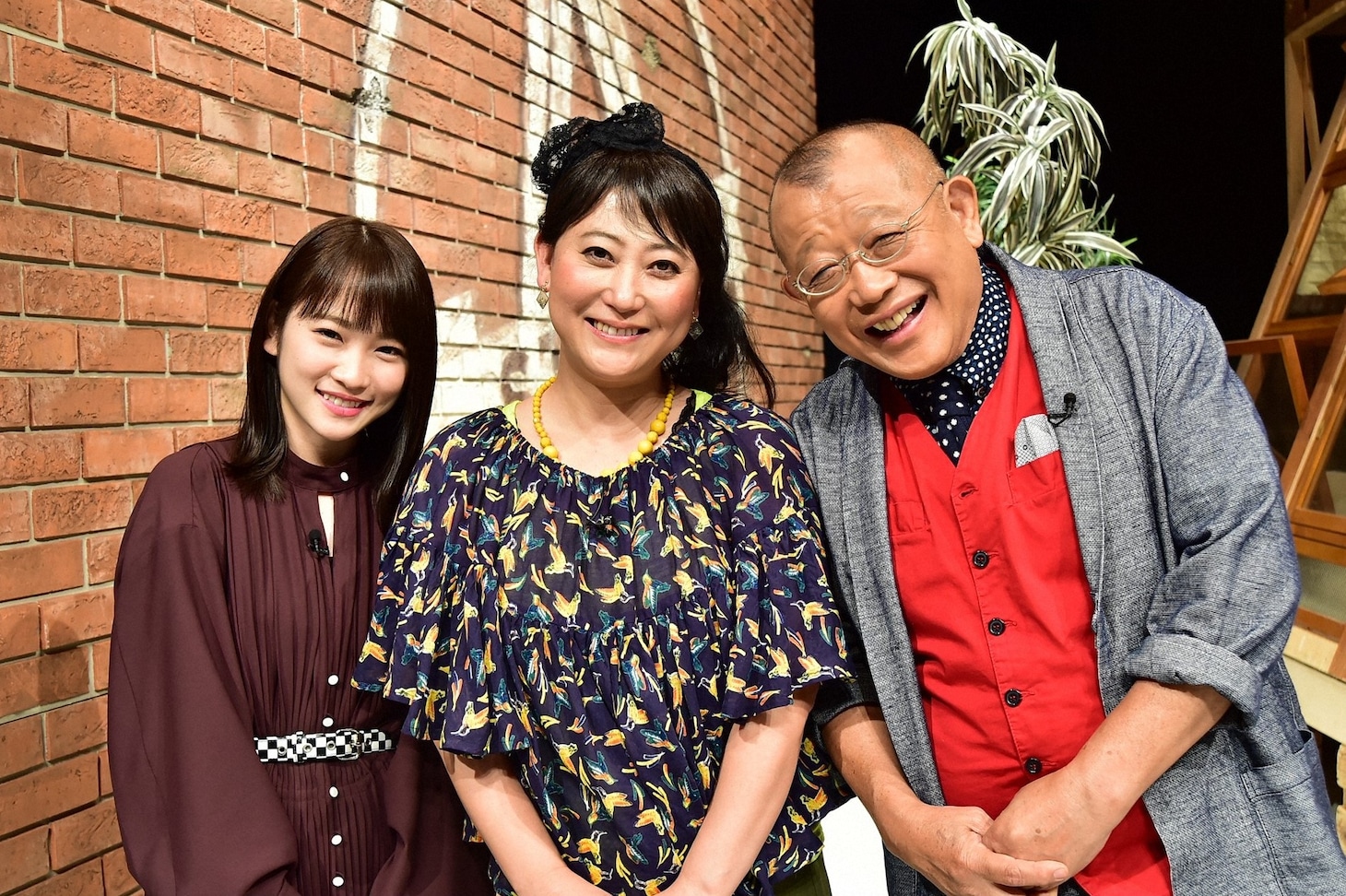「A-Studio」に出演する友近（中央）と笑福亭鶴瓶（右）、川栄李奈（左）。(c)TBS