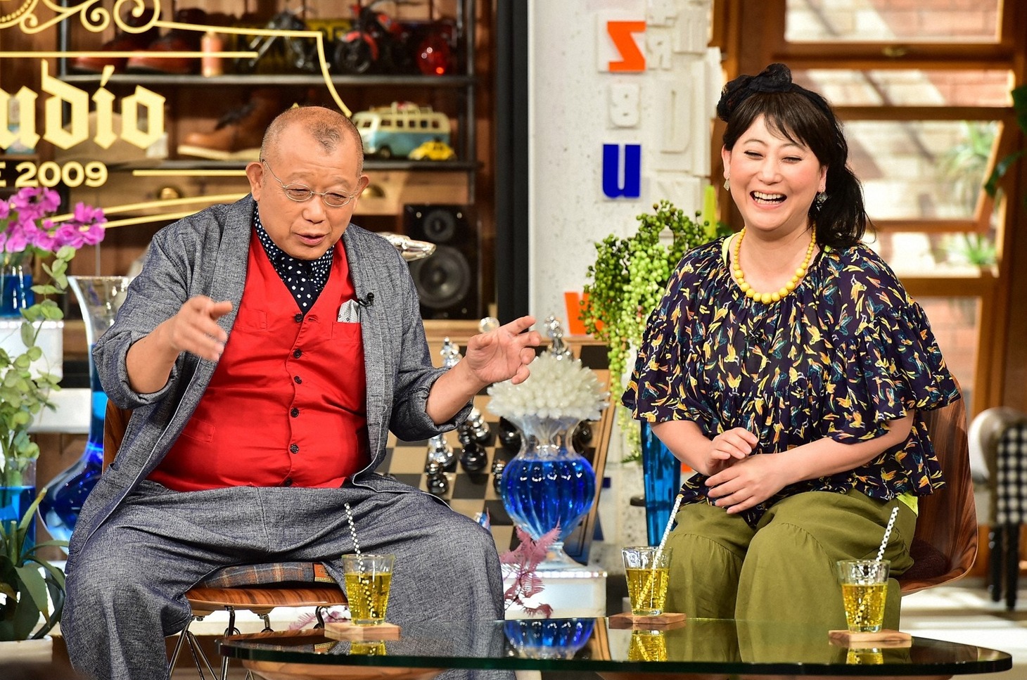 （左から）笑福亭鶴瓶、友近。(c)TBS