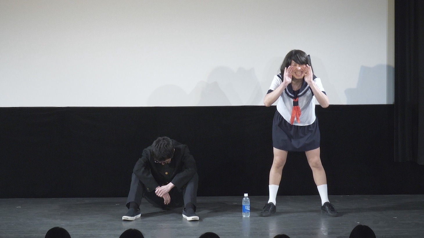 DVD「トンツカタン単独ライブ『トンツカタンII～さよなら さよなら こんにちは～』」のワンシーン
