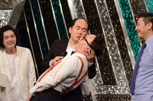 相方・たかしを愛娘役に、子守唄を披露するトレンディエンジェル斎藤。