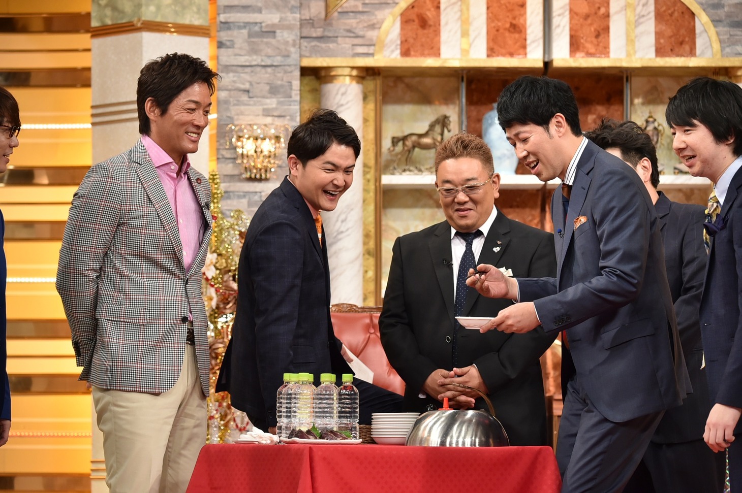 「超イッテンモノ」のワンシーン。(c)テレビ朝日