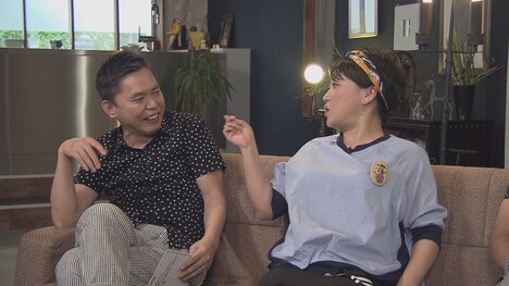 （左から）爆笑問題・太田、友近。(c)TBS