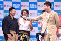 （左から）チョコレートプラネット、あべこうじ。