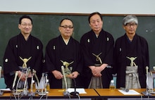 左から春風亭昇太、三遊亭小遊三、桂米助、桂歌春。