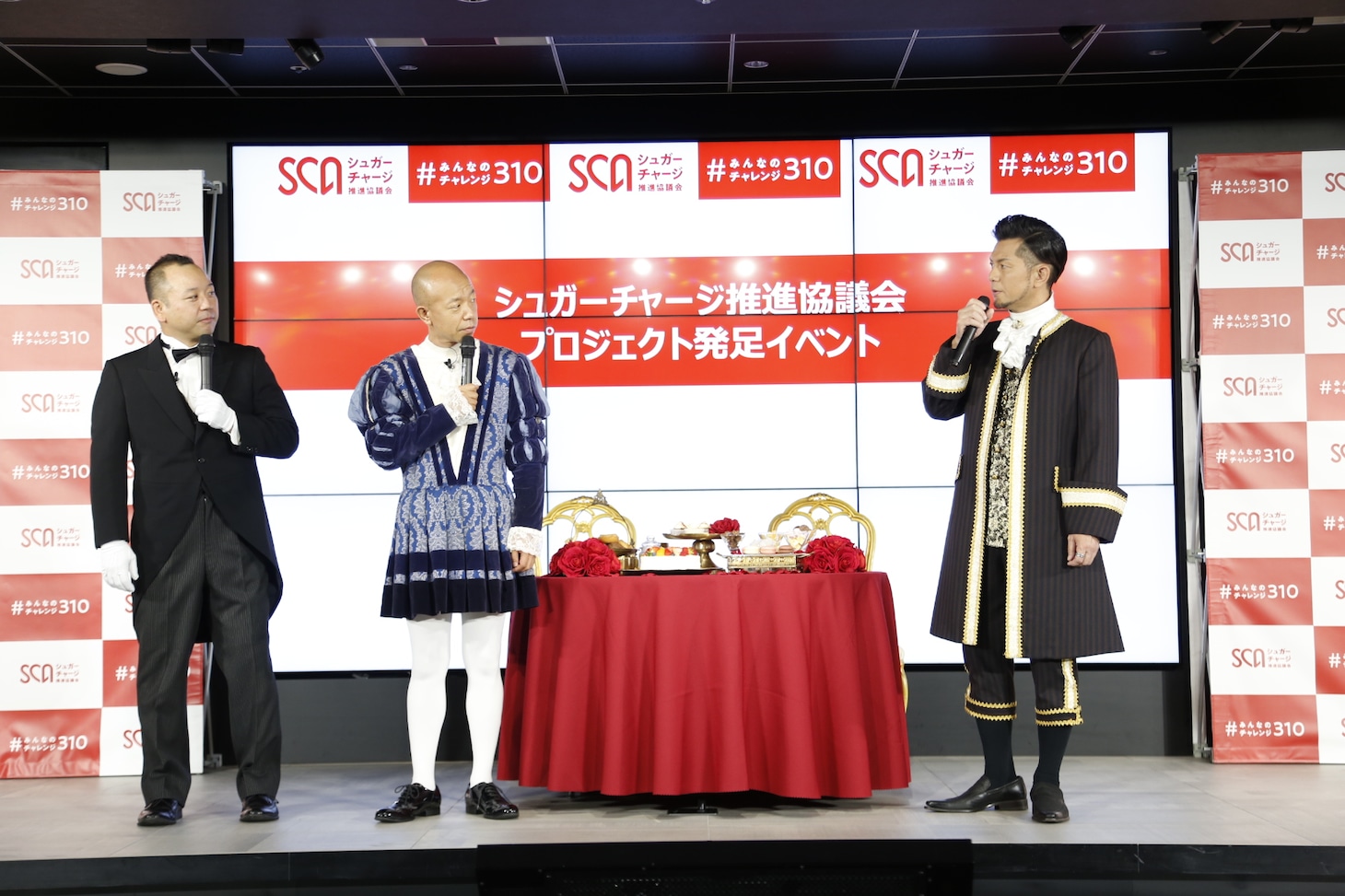 （左から）バイきんぐ、的場浩司。