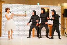 ダチョウ倶楽部と神田愛花（左）。