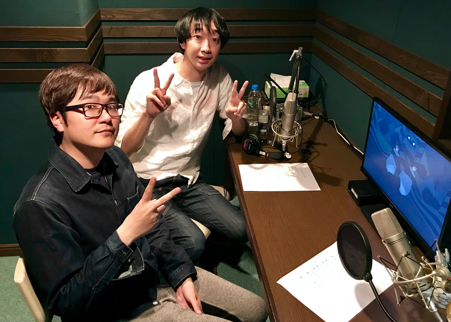 DVD「ラバーガールLIVE『シャンシャン』」の副音声収録に臨んだラバーガール。