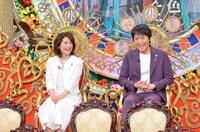 左から、特待生の中田喜子、千原ジュニア。(c)MBS