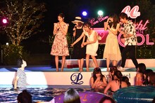 流れ星ちゅうえい（左）と共演者たち。