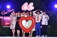 「CanCam×Tokyo Prince Hotel Night Pool」オープニングレセプションに出演した（左から）楓、まい（chay）、堀田茜、石川恋、流れ星。