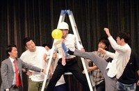 「俺が風船咥えるからお前ら蹴れ～！」の様子。