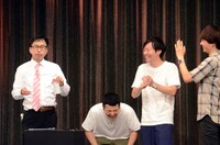 罰ゲームのはずがただの水飲み休憩のようになり、爆笑する和牛ら。