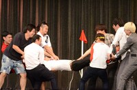 綱引きならぬ小田引きの様子。