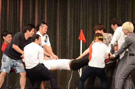 綱引きならぬ小田引きの様子。