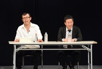 地震が起きた直後、ライブの中止を覚悟して悲しい表情を浮かべるジョイマン。