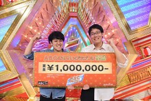 「第39回ABCお笑いグランプリ」で優勝したファイヤーサンダー。左から、藤田、崎山。(c)ABC