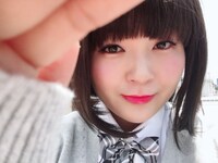 メイクで女子高生に変身するゆにばーす・はら。