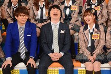 左から三四郎、指原莉乃。