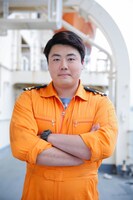 近藤廉演じる自動車運搬船・アンピトリテ号の二等機関士、長谷川尚人。