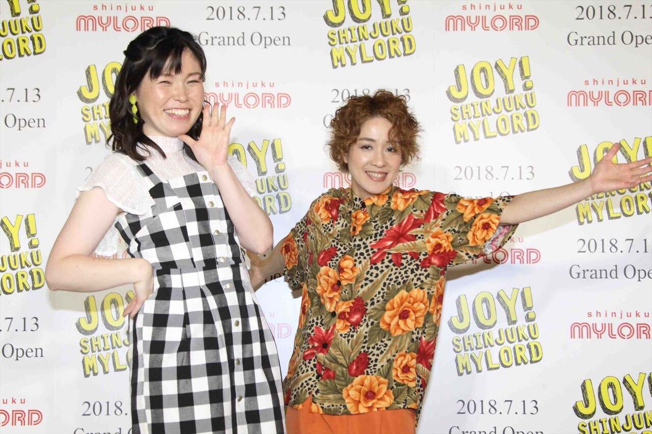 新宿ミロードのレストランフロアのリニューアルオープンを前に、トークショーを行った尼神インター。