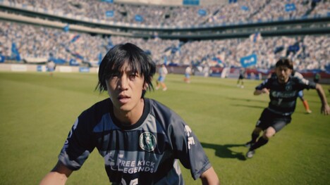 「サッカー好きだけでつくるCM」のワンシーン。