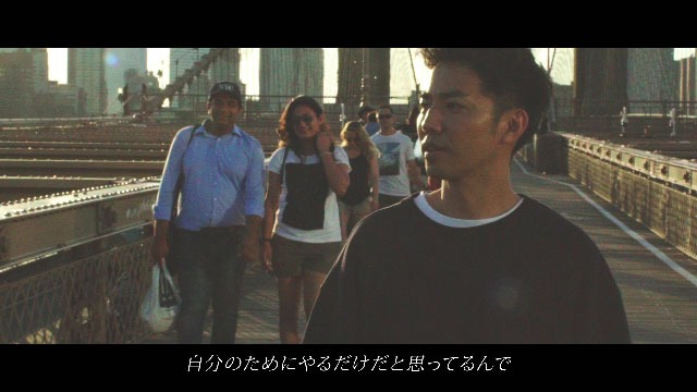 「AYABE × CHALLENGE」より。