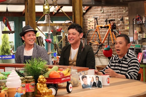 （左から）シャンプーハット、ナインティナイン岡村。(c)関西テレビ