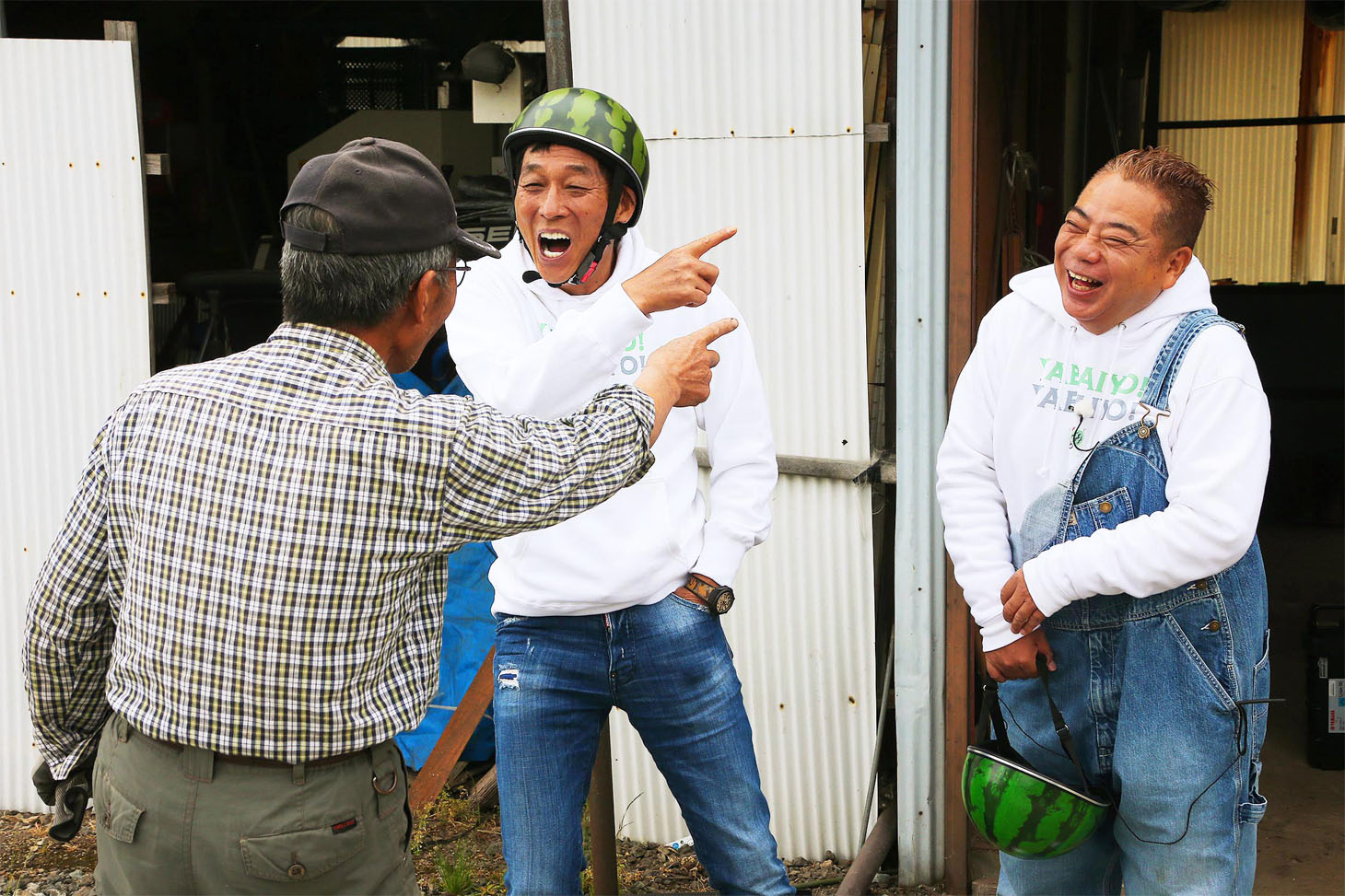 明石家さんま（左）と出川哲朗（右）。(c)テレビ東京