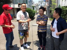企画内容を知らされずにやってきたダイアン（右から2人）とシソンヌ。(c)広島ホームテレビ