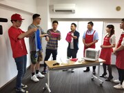 「ぶちぶちシソンヌ」7月17日放送回のワンシーン。(c)広島ホームテレビ