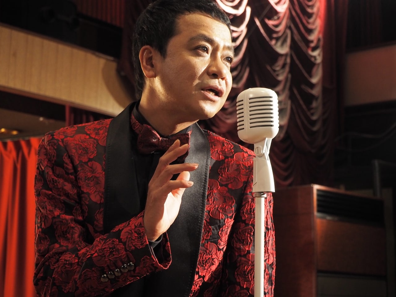 中山秀征が歌いまくる「ヒデライブ」アンガ山根、ブリリアンらサポート