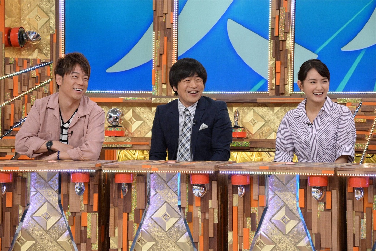 「痛快TV スカッとジャパン2時間SP」に出演する（左から）陣内智則、バカリズム、葵わかな。(c)フジテレビ