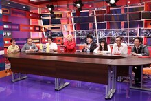 タカアンドトシ・タカ（左から3人目）によるプレゼンのワンシーン。(c)中京テレビ