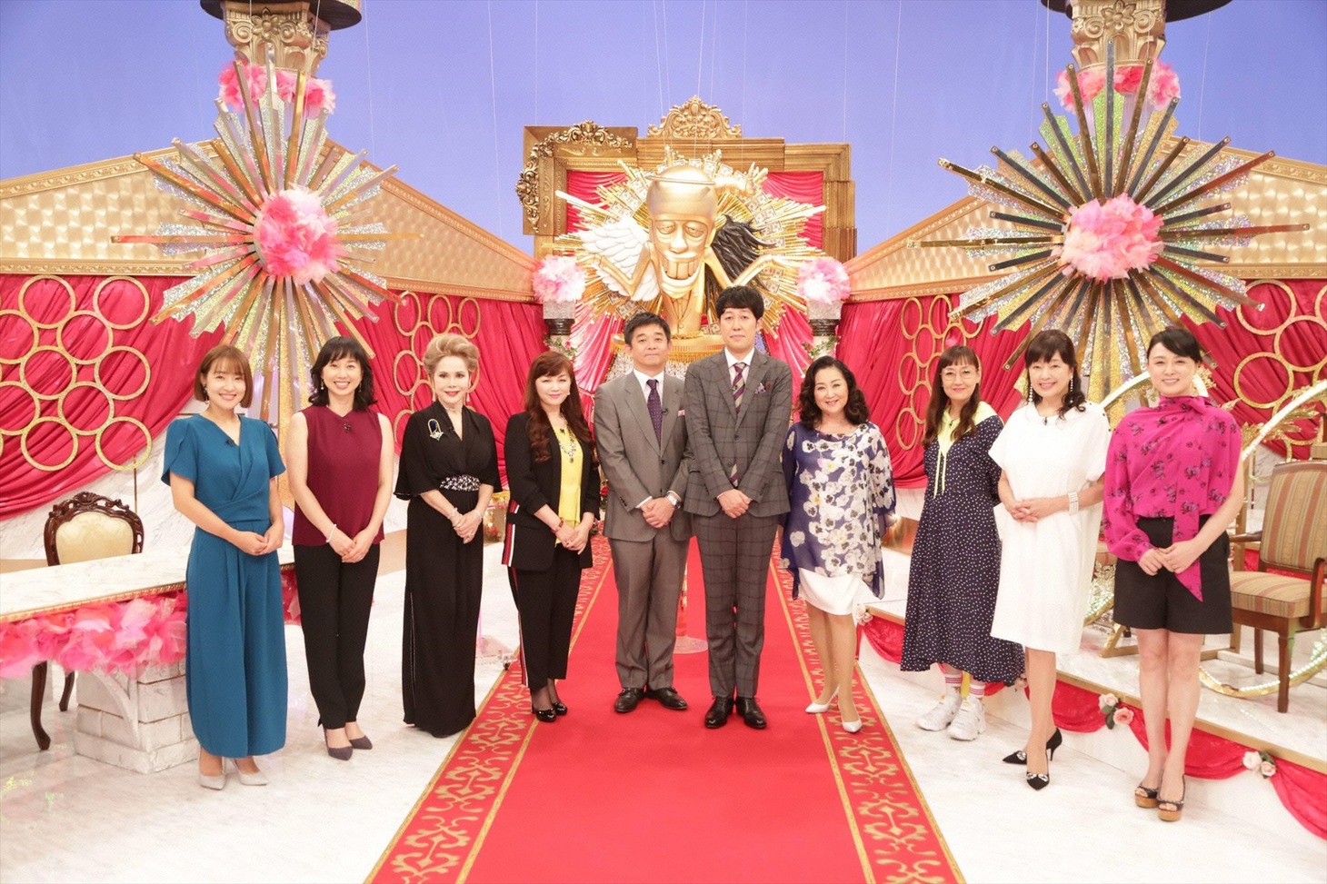 「金曜プレミアム『お金のモメごと解決します。今すぐ使えるHOW TO マネー』」の出演者たち。(c)フジテレビ
