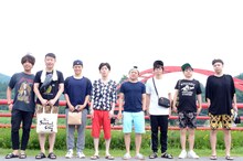 左からニブンノゴ！大川、ギンナナ金成、ニブンノゴ！宮地、2丁拳銃・小堀、水玉れっぷう隊ケン、ニブンノゴ！森本、2丁拳銃・川谷、ギンナナ菊池。