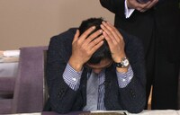 頭を抱える明石家さんま。(c)日本テレビ