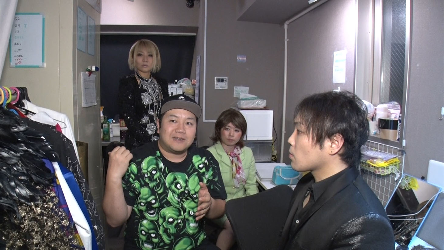 ジーニー堤（左から2人目） (c)MBS