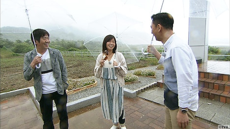 左からメッセンジャー黒田、大久保佳代子、相澤伸郎アナウンサー。