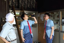 醤油の蔵元を訪れた銀シャリ。(c)MMT