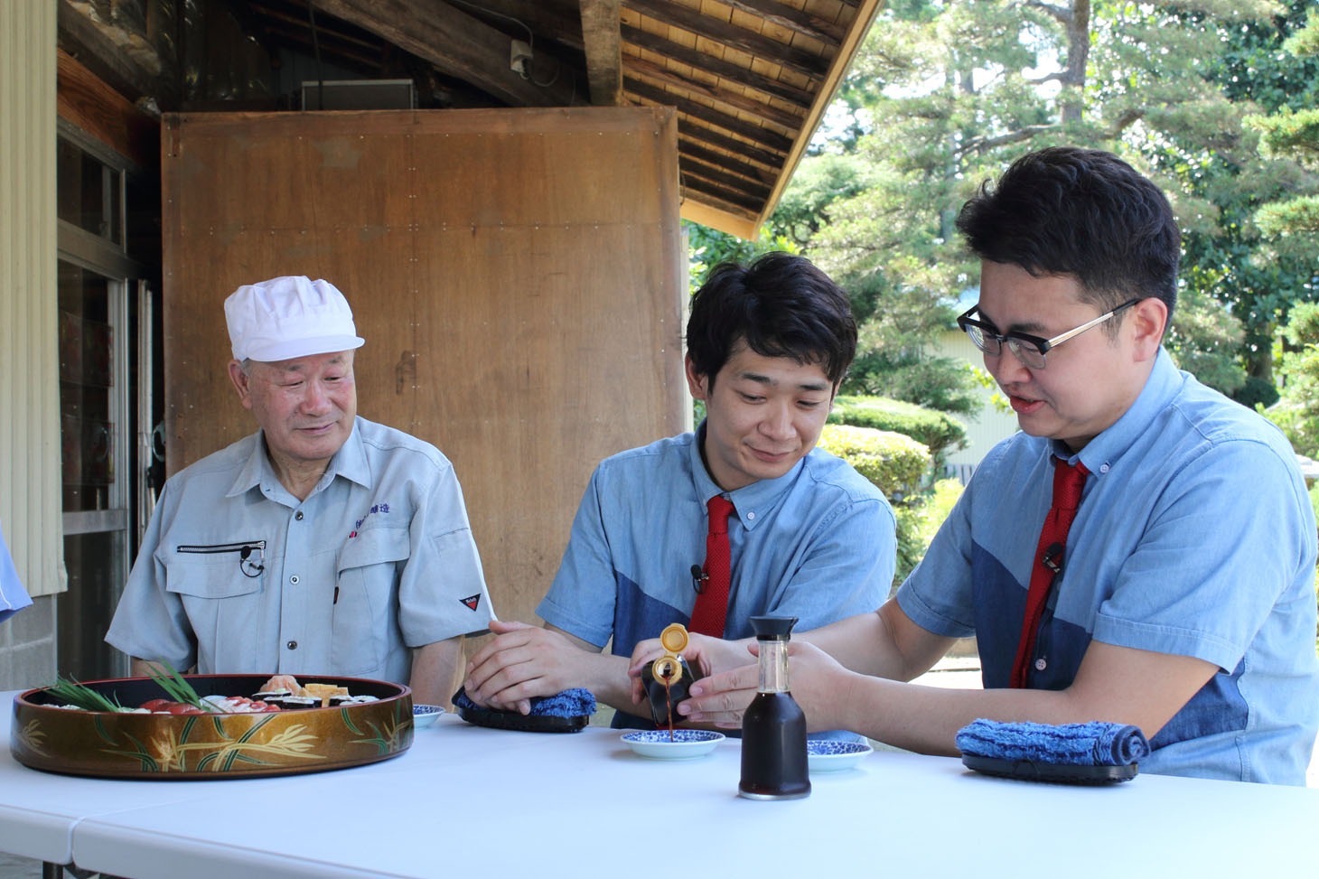 “銀シャリ醤油”を試す銀シャリ。(c)MMT