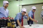 十数種類の醤油ラインナップを味見する銀シャリ。(c)MMT